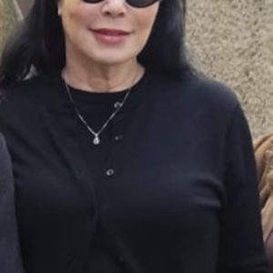 דנה אלמוסנינוס